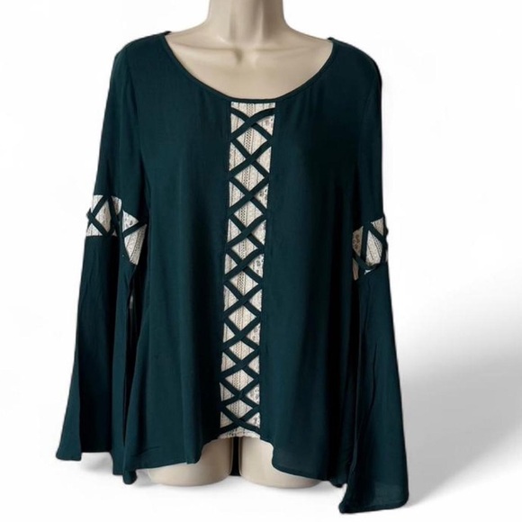 Lace Inlet Detail Top - Picture 2 of 16